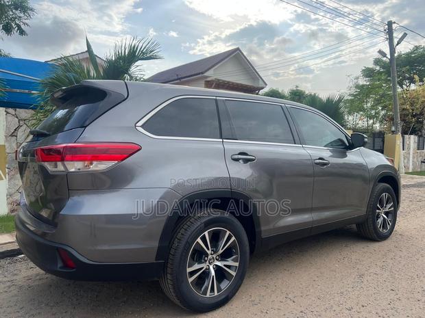 Toyota Highlander LE 2019 · Photo 5