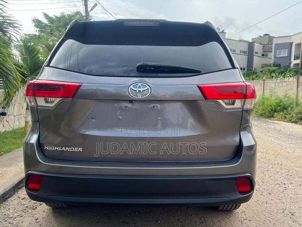 Toyota Highlander LE 2019 · Photo 4