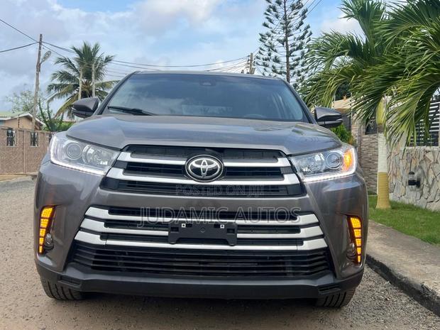 Toyota Highlander LE 2019 · Photo 2