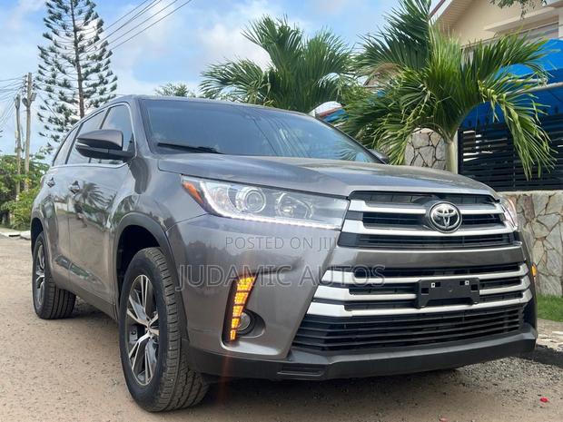 Toyota Highlander LE 2019 · Photo 3