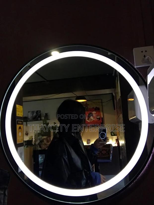 Round Led Mirror · Photo 1