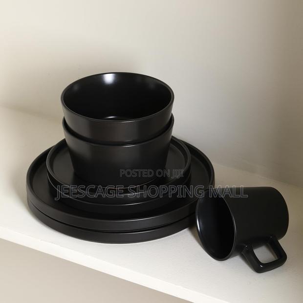 16-Piece Set of Black Stoneware Dinnerware · Photo 3