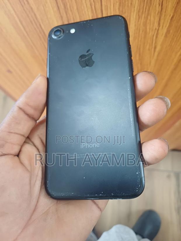 Apple iPhone 7 32 GB Black · Photo 1