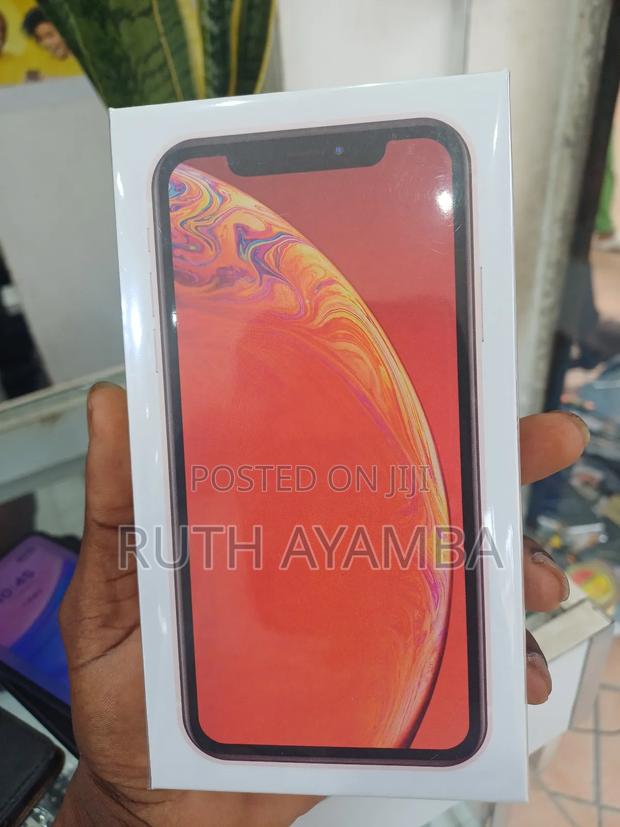 New Apple iPhone XR 64 GB Red · Photo 1