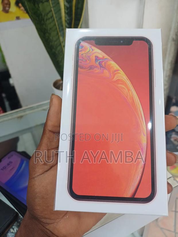 New Apple iPhone XR 64 GB Red · Photo 2