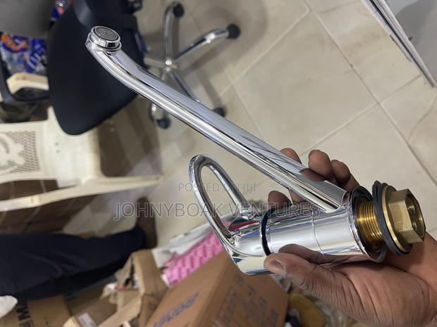 Hot and Cold Stainless Sink Tap · Photo 2