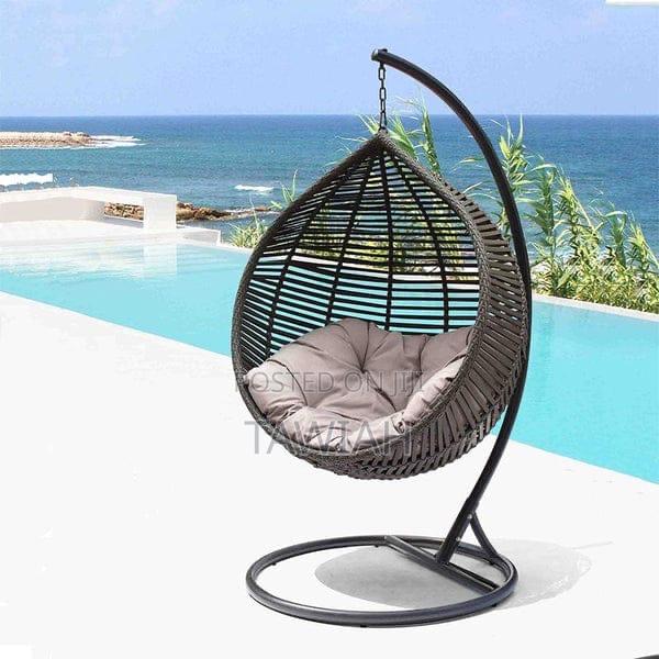 Outdoor Hanging Swing Chair · Photo 2