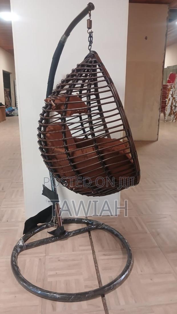 Outdoor Hanging Swing Chair · Photo 3