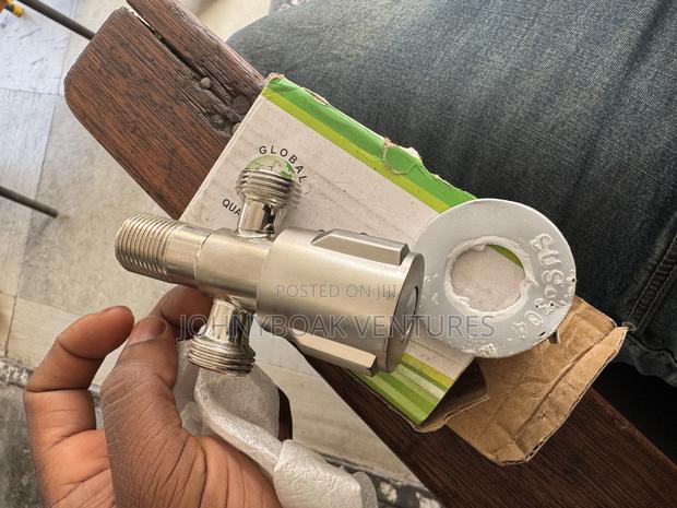 Double Faucet Angle Valve · Photo 1