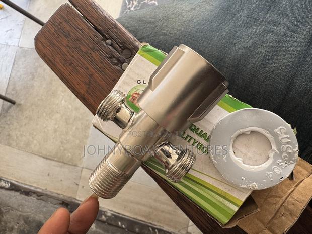 Double Faucet Angle Valve · Photo 2