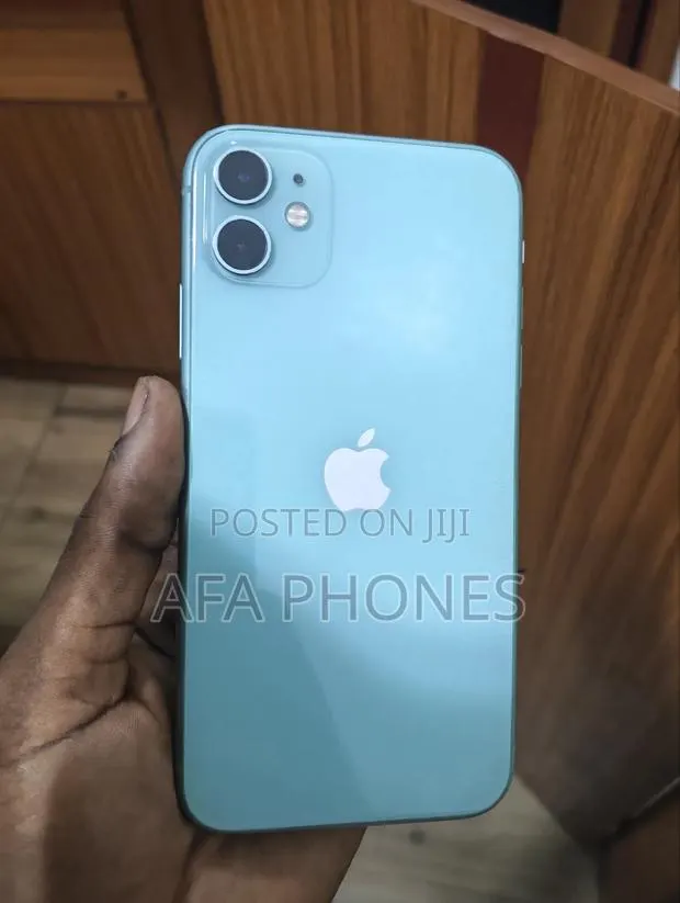Apple iPhone 11 64 GB Green · Photo 1
