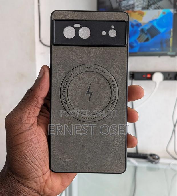 Leather Wireless Charging Case for Pixel 6 · Photo 1