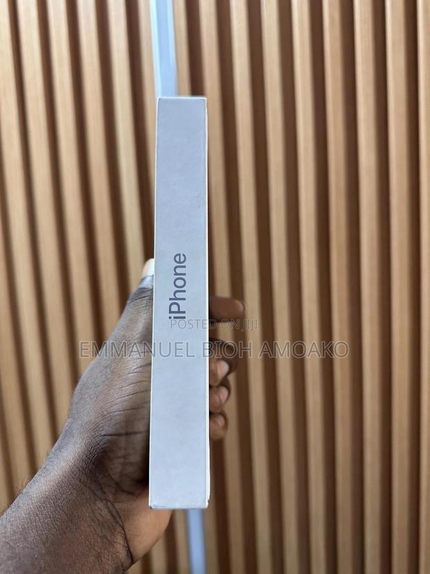 New Apple iPhone Air 256 GB Blue · Photo 5