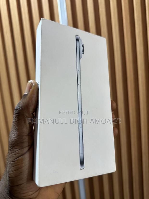 New Apple iPhone Air 256 GB Blue · Photo 7