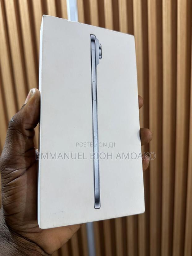New Apple iPhone Air 256 GB Blue · Photo 4