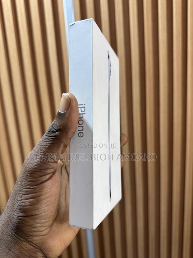 New Apple iPhone Air 256 GB Blue · Photo 2