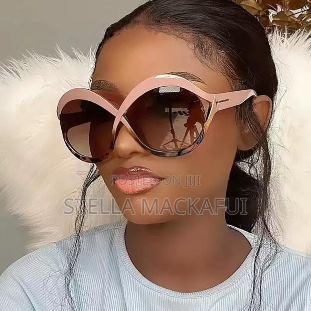 Classy Sunglasses for Ladies · Photo 2