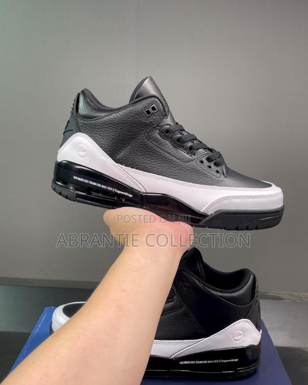 Air Jordan Retro 3 Fragment Black/White · Photo 2