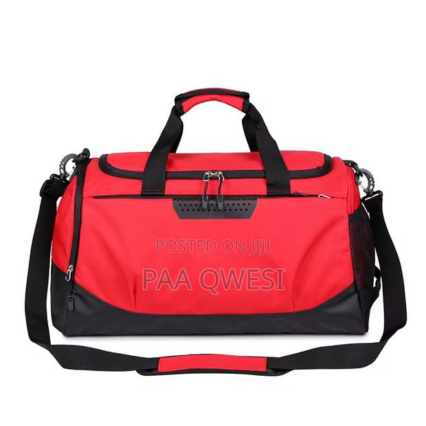 Premium Waterproof Gym Bag With Shoe Compartment · Photo 2