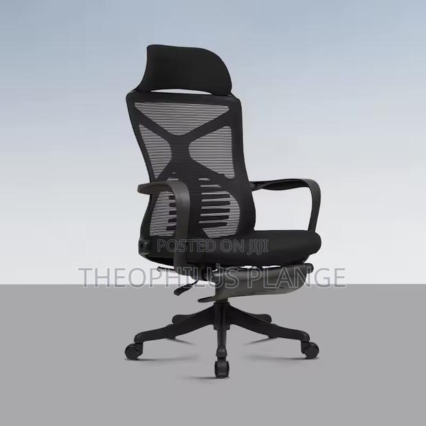 Ergonomic Swivel Chair/ Sleeping Chair · Photo 1