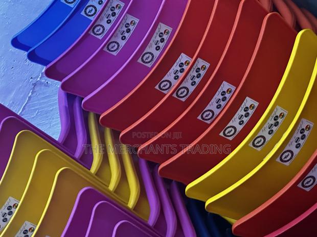 Plastic Chairs With Metal Legs · Photo 3