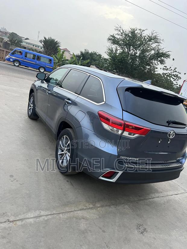 Toyota Highlander XLE 2019 Gray · Photo 5