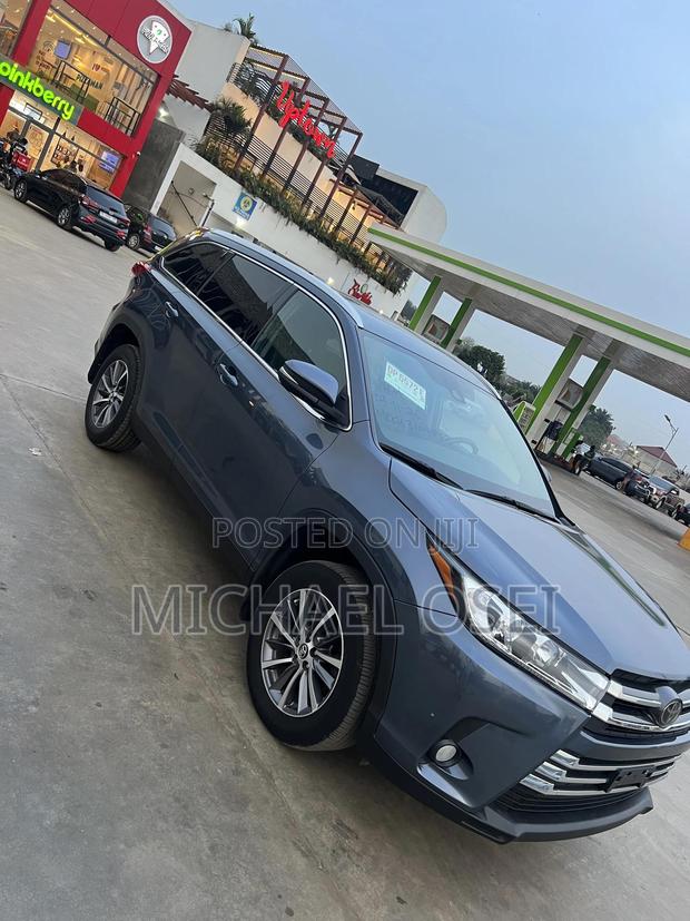 Toyota Highlander XLE 2019 Gray · Photo 3