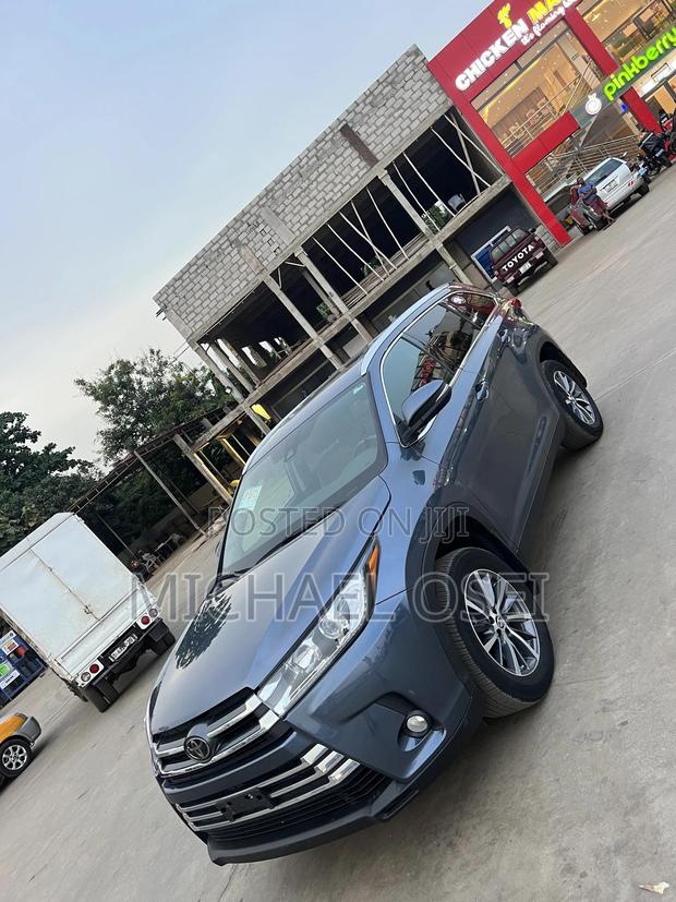 Toyota Highlander XLE 2019 Gray · Photo 4