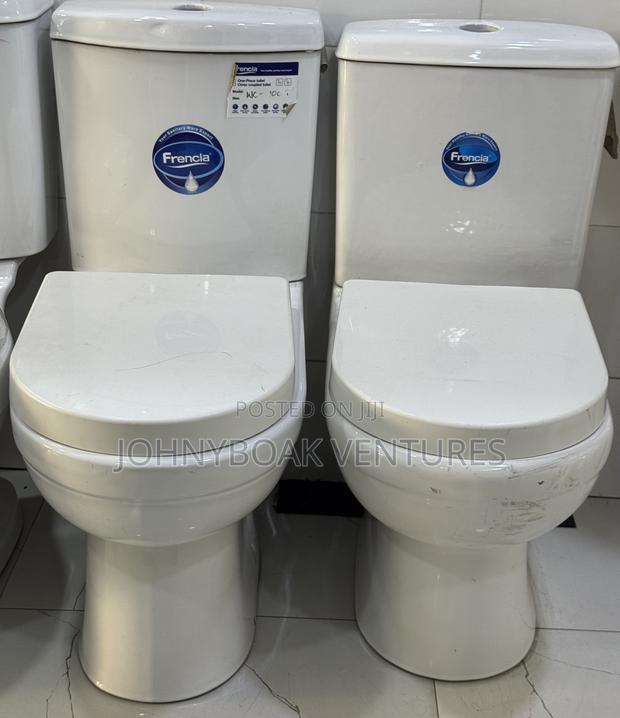 Francia Slim Tank Water Closet · Photo 2