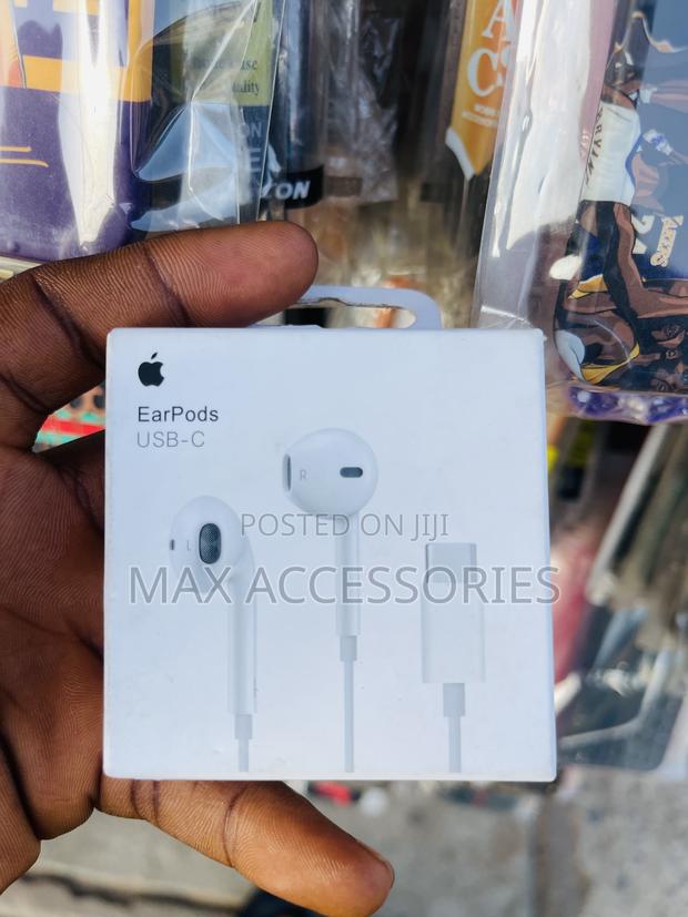 Type C Earpiece · Photo 1