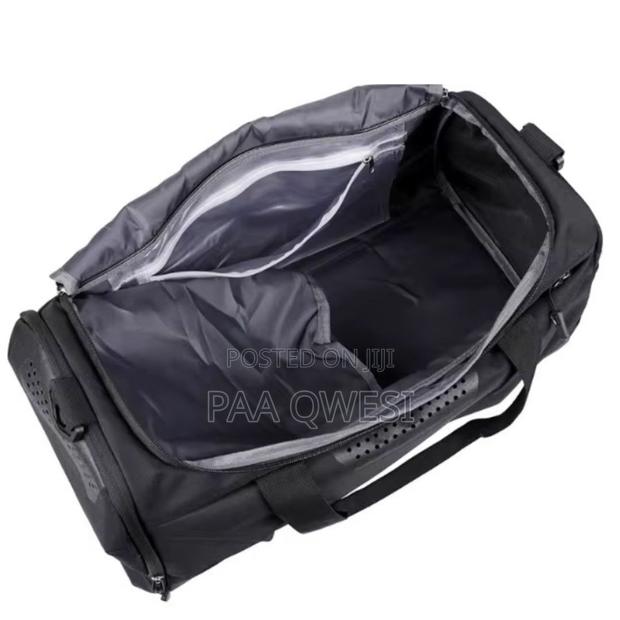 Foldable Gym Bag With Large Storage Capacity · Photo 1