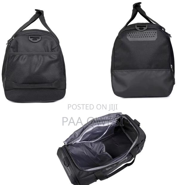 Foldable Gym Bag With Large Storage Capacity · Photo 2