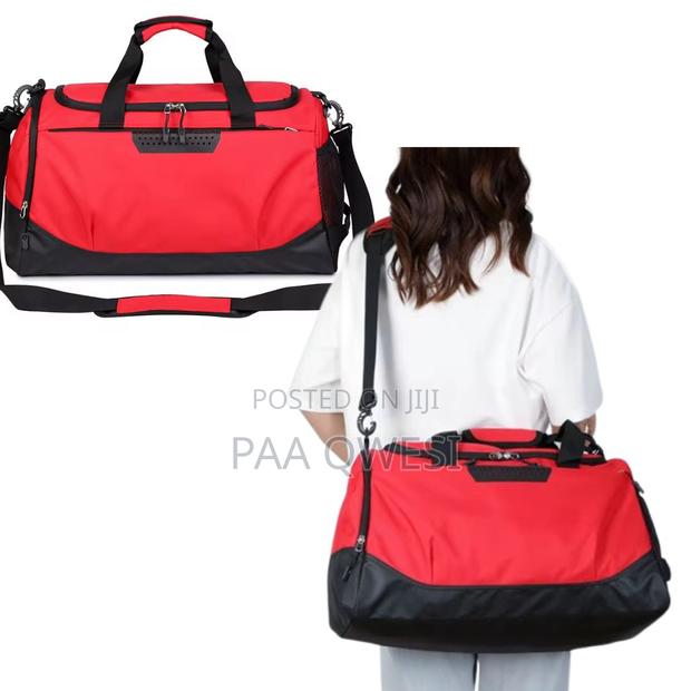 Stylish Gym Duffel With Side Shoe Pocket · Photo 1