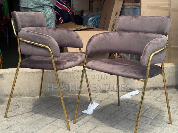 Mid Century Chair (Pair) · Photo 1