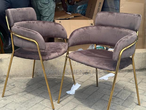 Velvet Accent Chair · Photo 1