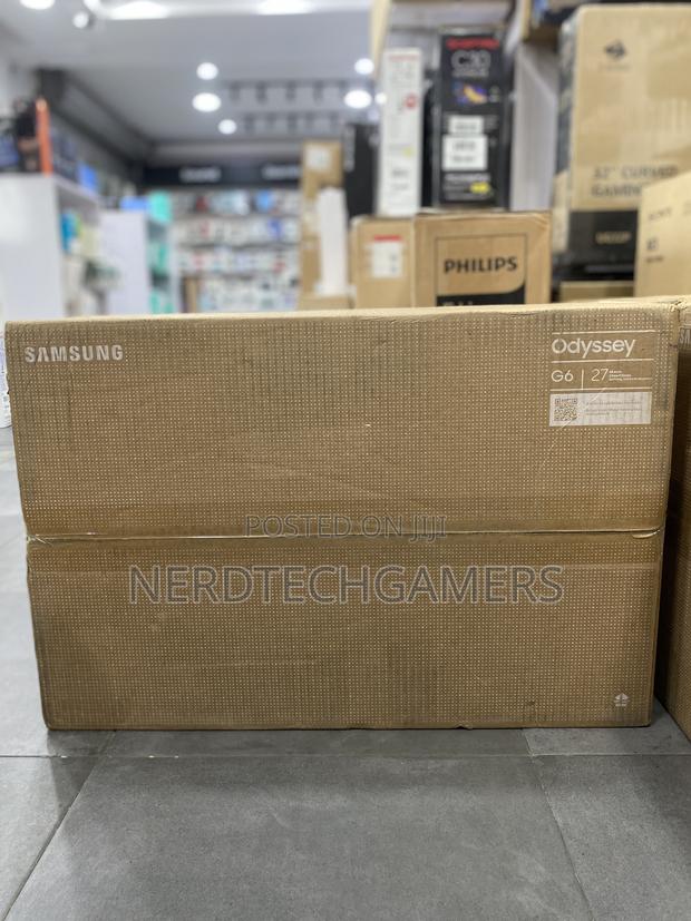 Samsung 27" Odyssey Qhd G65b Curved Gaming Monitor · Photo 1