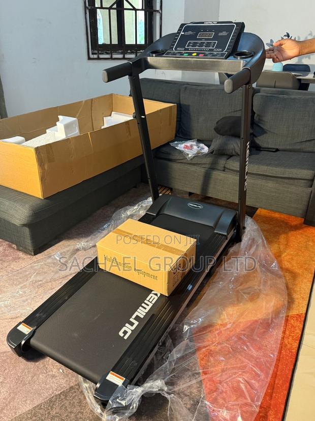 Fitness M7 Treadmill · Photo 2