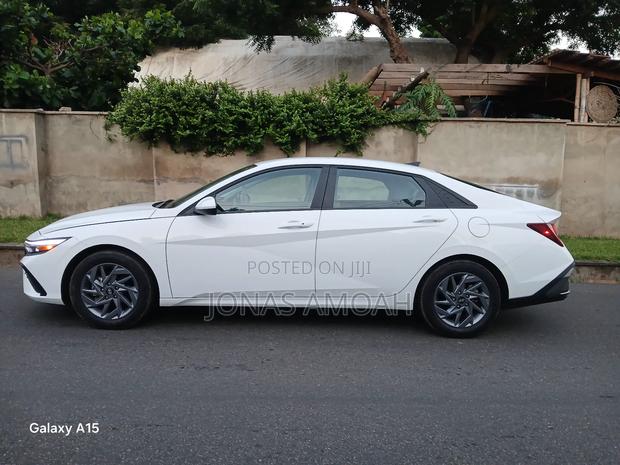 Hyundai Elantra SE IVT 2025 White · Photo 3