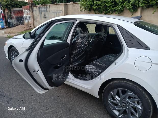 Hyundai Elantra SE IVT 2025 White · Photo 6