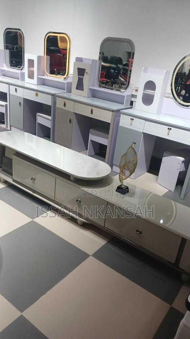 Morden TVS Stand · Photo 3