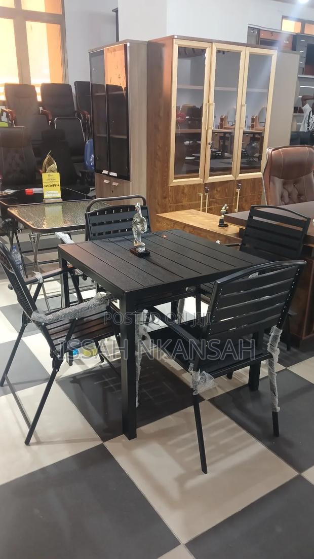 Foldable Table and Chairs · Photo 2
