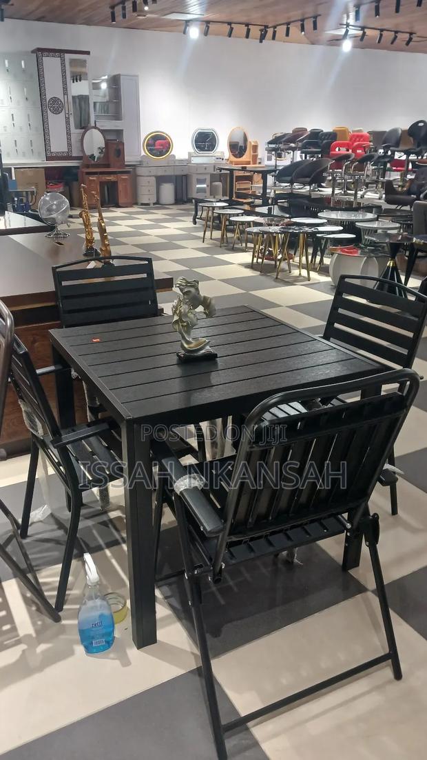 Foldable Table and Chairs · Photo 3