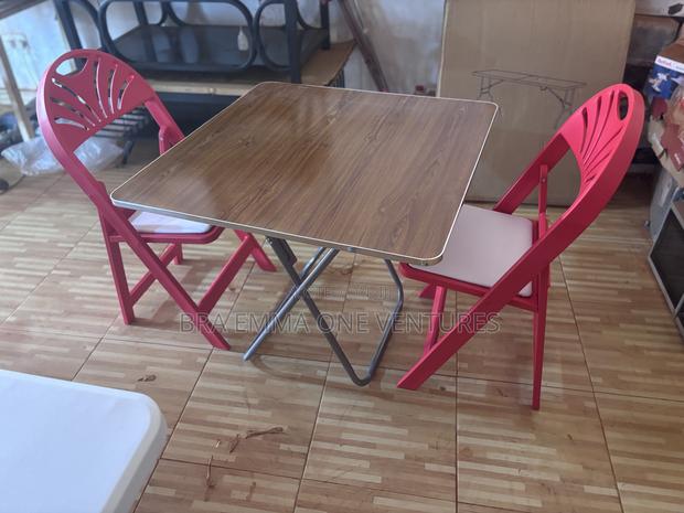 80x80cm Foldable Table And 2 Folding Chairs · Photo 2