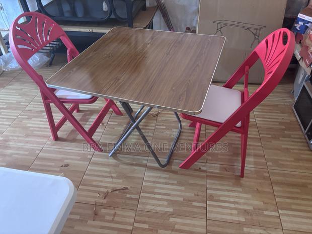80x80cm Foldable Table And 2 Folding Chairs · Photo 1