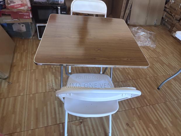 Wooden Foldable Table With 2 Folding Chairs · Photo 2