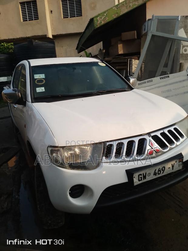 Mitsubishi L200 Club Cab 2.5 136hp 4WD 2007 White · Photo 2