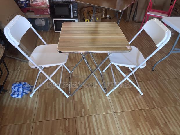 60x60cm Foldable Table And 2 Folding Chairs · Photo 1