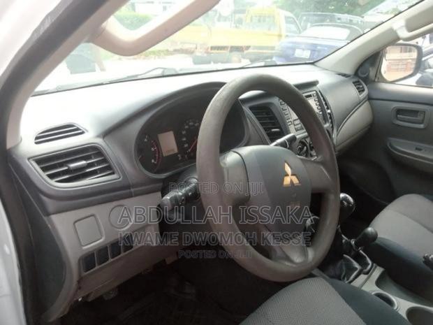 Mitsubishi L200 Club Cab 2.5 136hp 4WD 2007 White · Photo 3