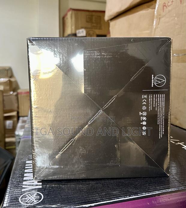 Audio Technica At2035 Large Diaphragm Condenser Microphone · Photo 2