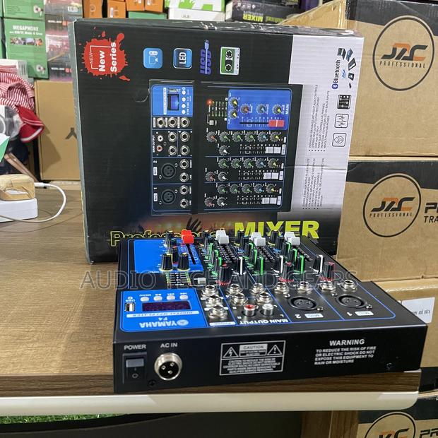 Yamaha F4 4-Channel Mixer · Photo 2